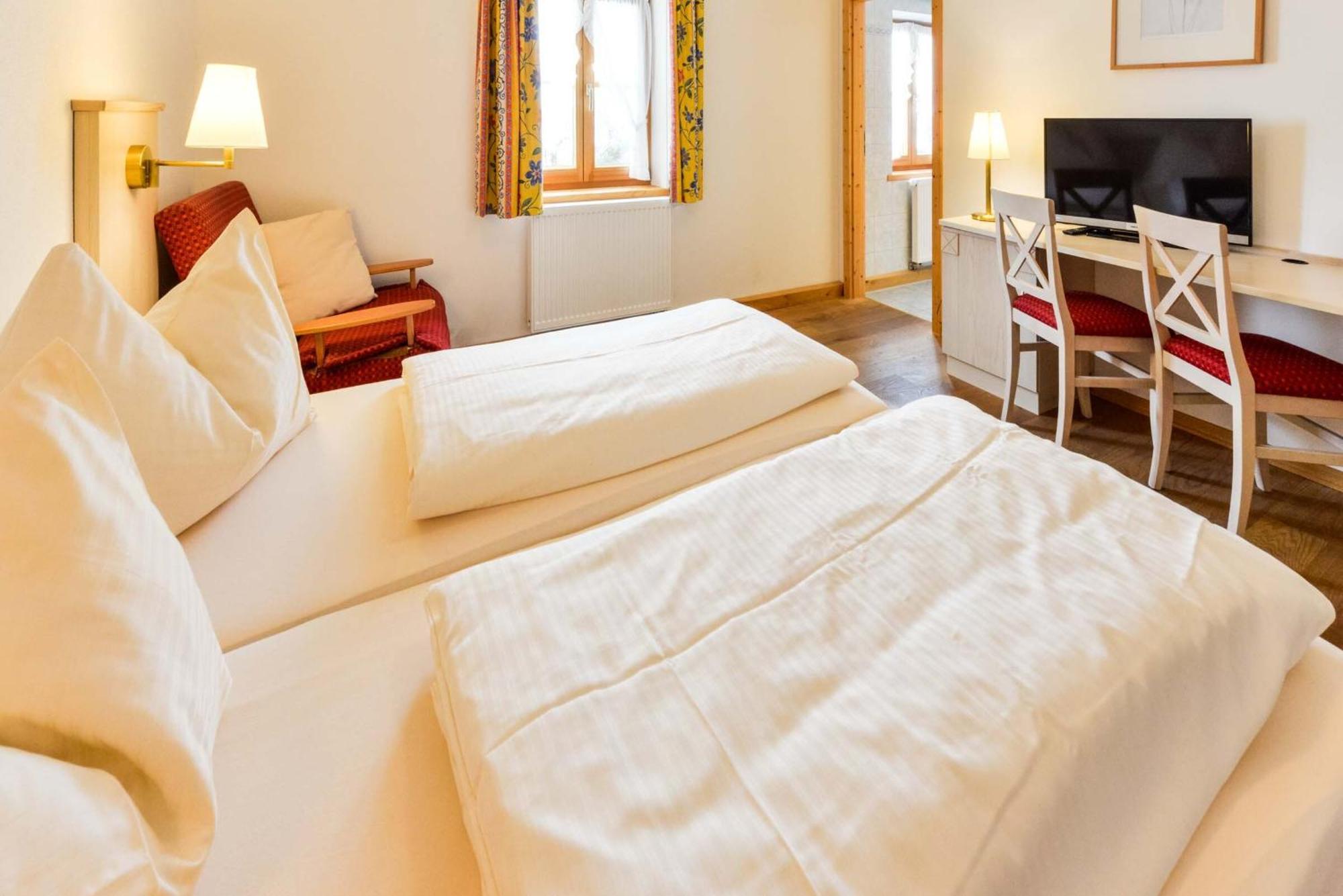 Wildsteig Landhotel Und Gasthof Kirchberger חדר תמונה